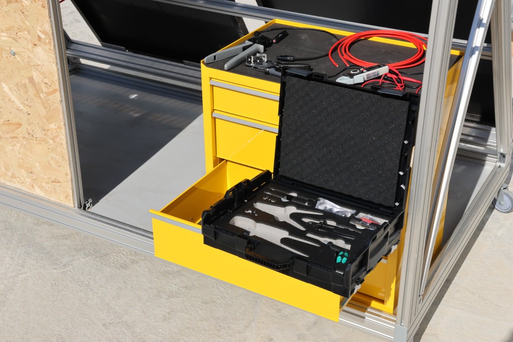 Matériel de sertissage de connecteur photovoltaïque de formation aux habilitations électrique BP et BR champ PV