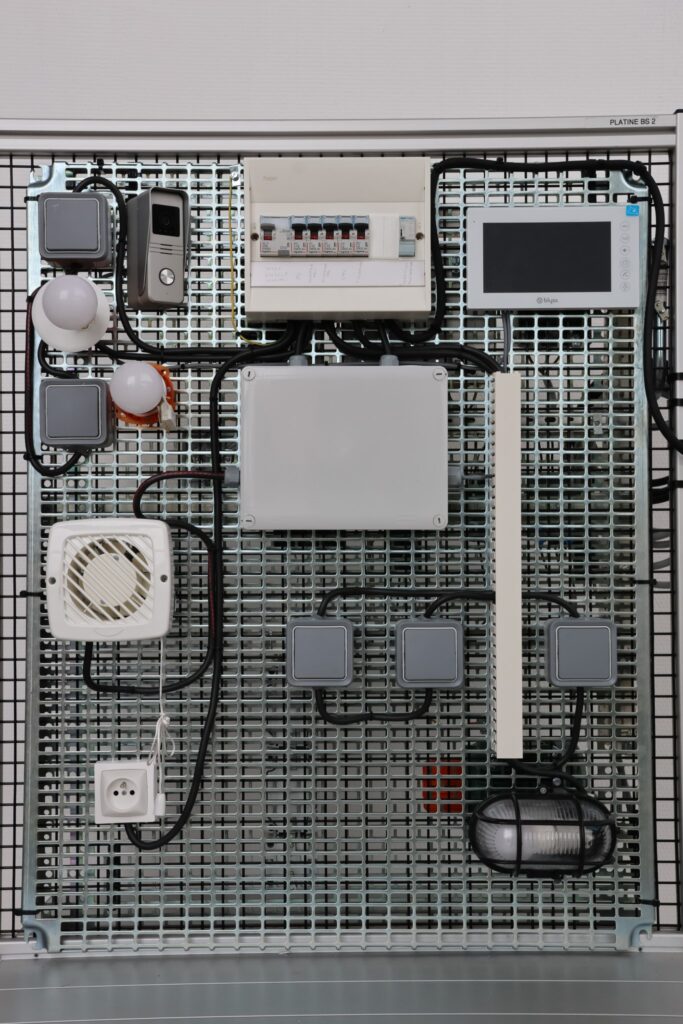 Platine de formation habilitation électrique BT