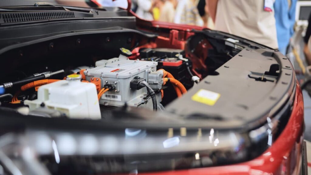 Gros plan sur circuit de traction d'un véhicule électrique